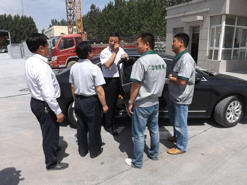 14年5月28號(hào)市住建局局長馮擁蒞臨我公司視察8.JPG