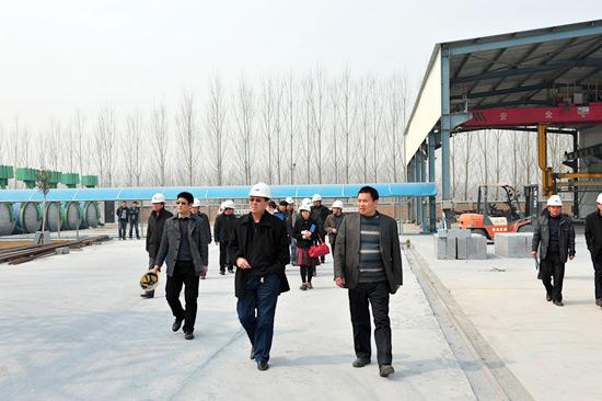 濮陽市住建局、墻改辦等領(lǐng)導(dǎo)一行蒞臨我司視察4